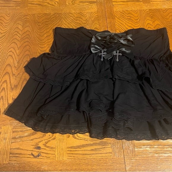 Cosmic Aura Lace-Up Ruffle Tiered Mini Skirt in Black Sz 3 Gothic Cross Charms - Picture 4 of 16